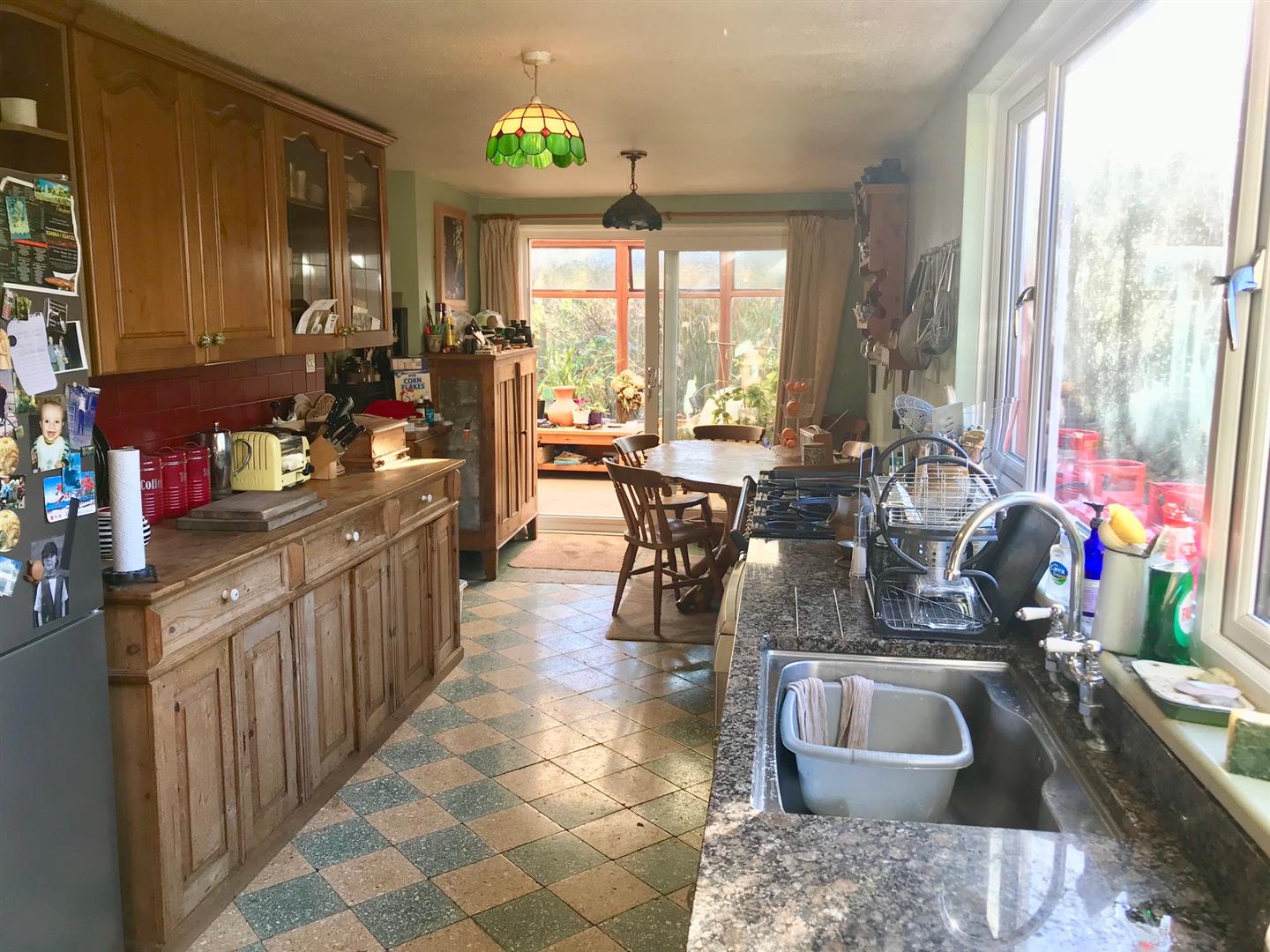 KITCHEN/LIVING ROOM